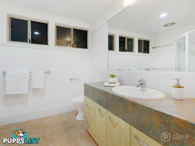 83 Ludlow Street Chapel Hill QLD 4069