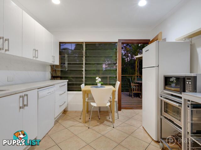 83 Ludlow Street Chapel Hill QLD 4069