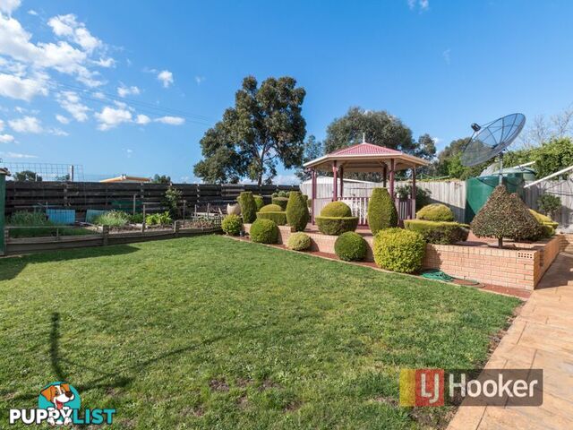 16 Barnsley Drive ENDEAVOUR HILLS VIC 3802