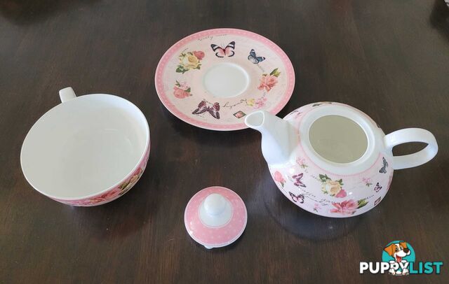 Ashdene tea for one set - never used - great gift idea