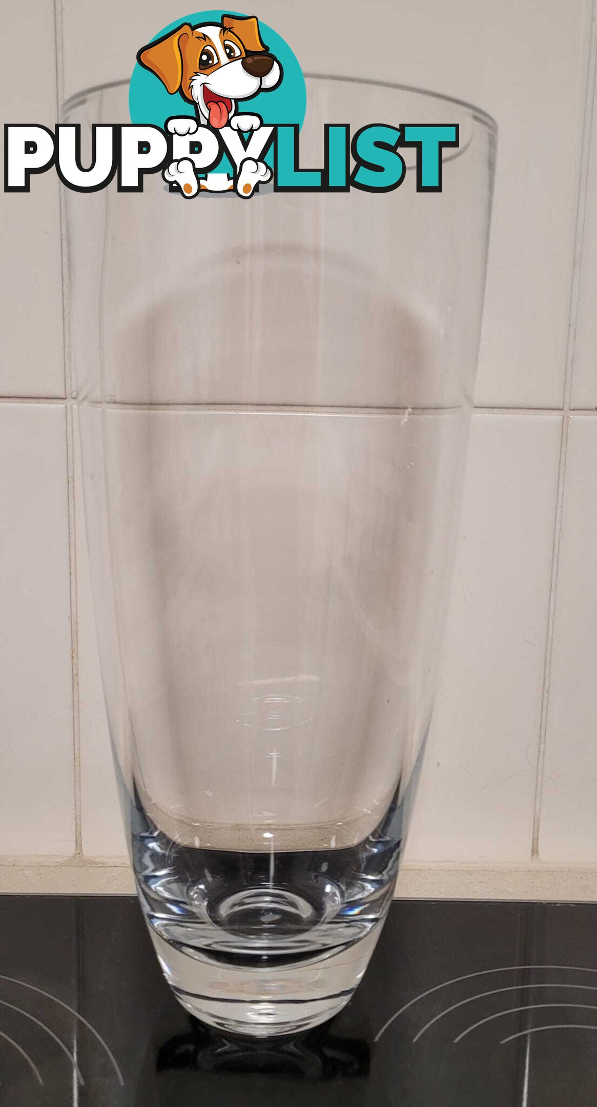 Stylish 28cm Glass Vase - like new - great gift idea