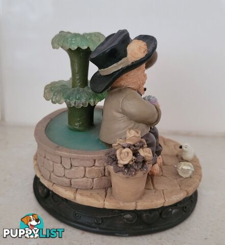 Vintage Avon Bear Figurine - never used