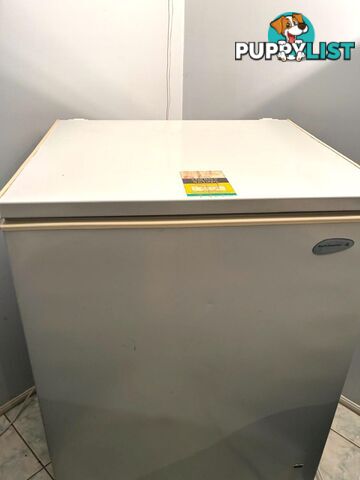 Kelvinator Chest Freezer – Model HY210 – Reliable & Spacious