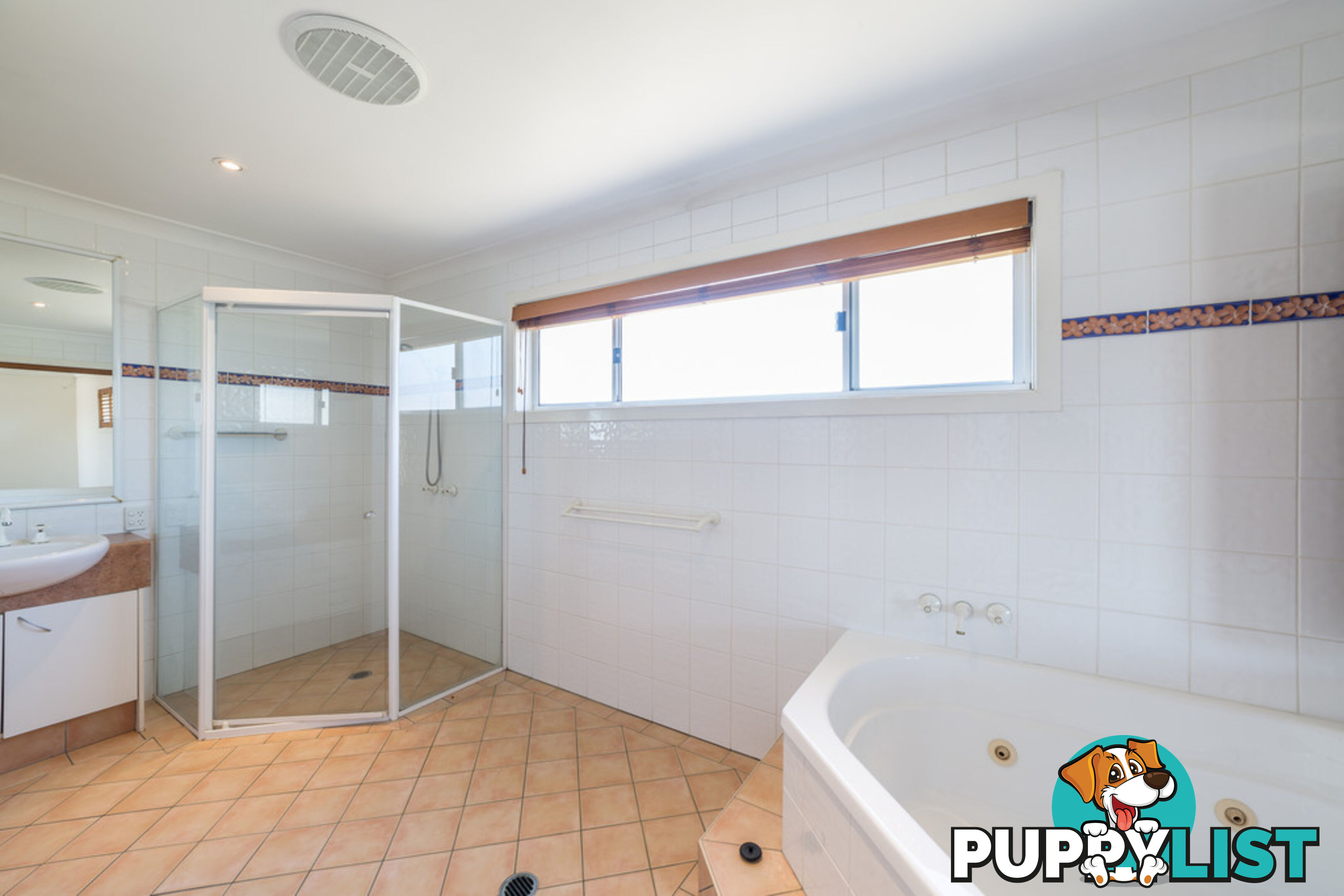 3 Chale Court BUNDALL QLD 4217