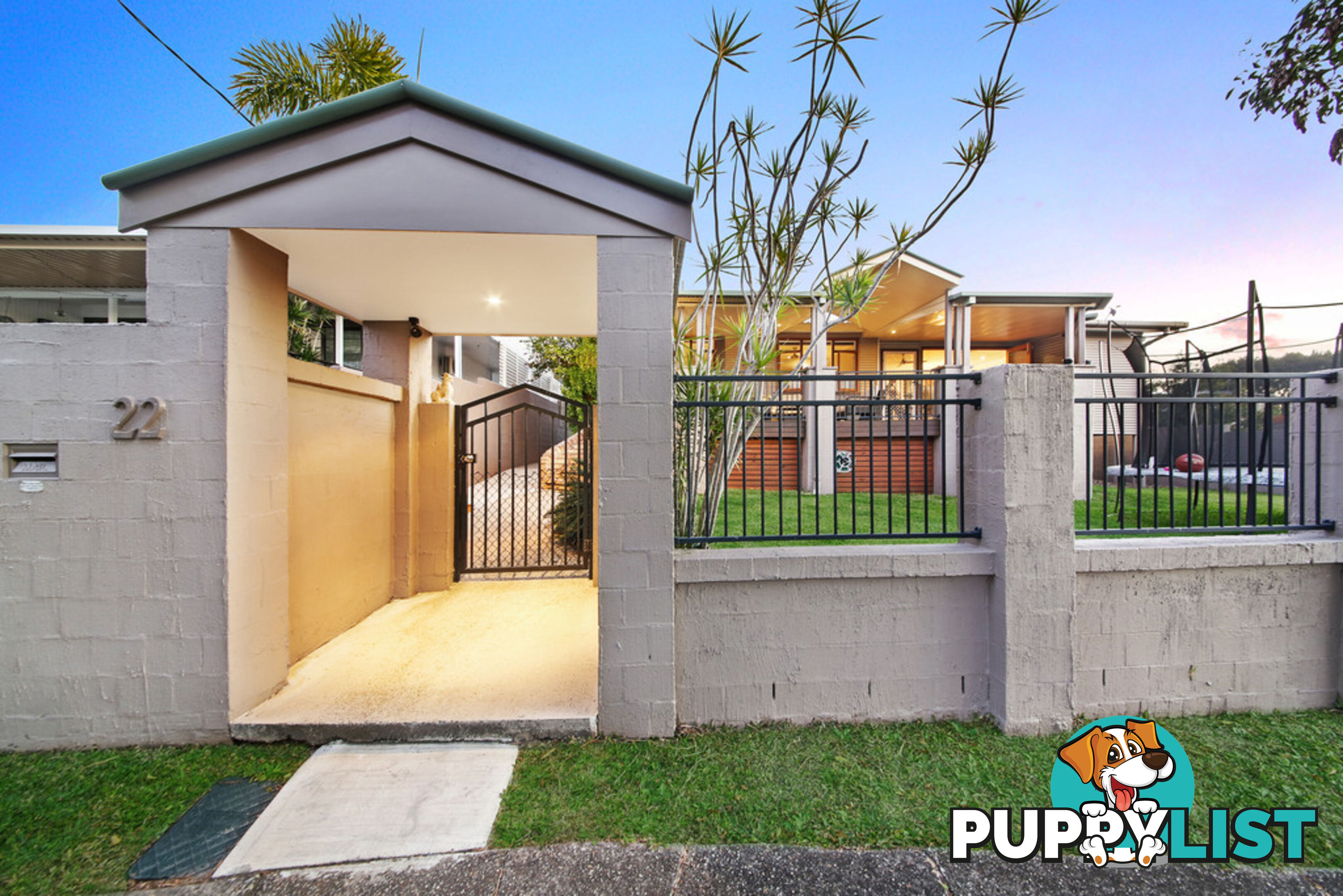 22 Saltash Street LABRADOR QLD 4215