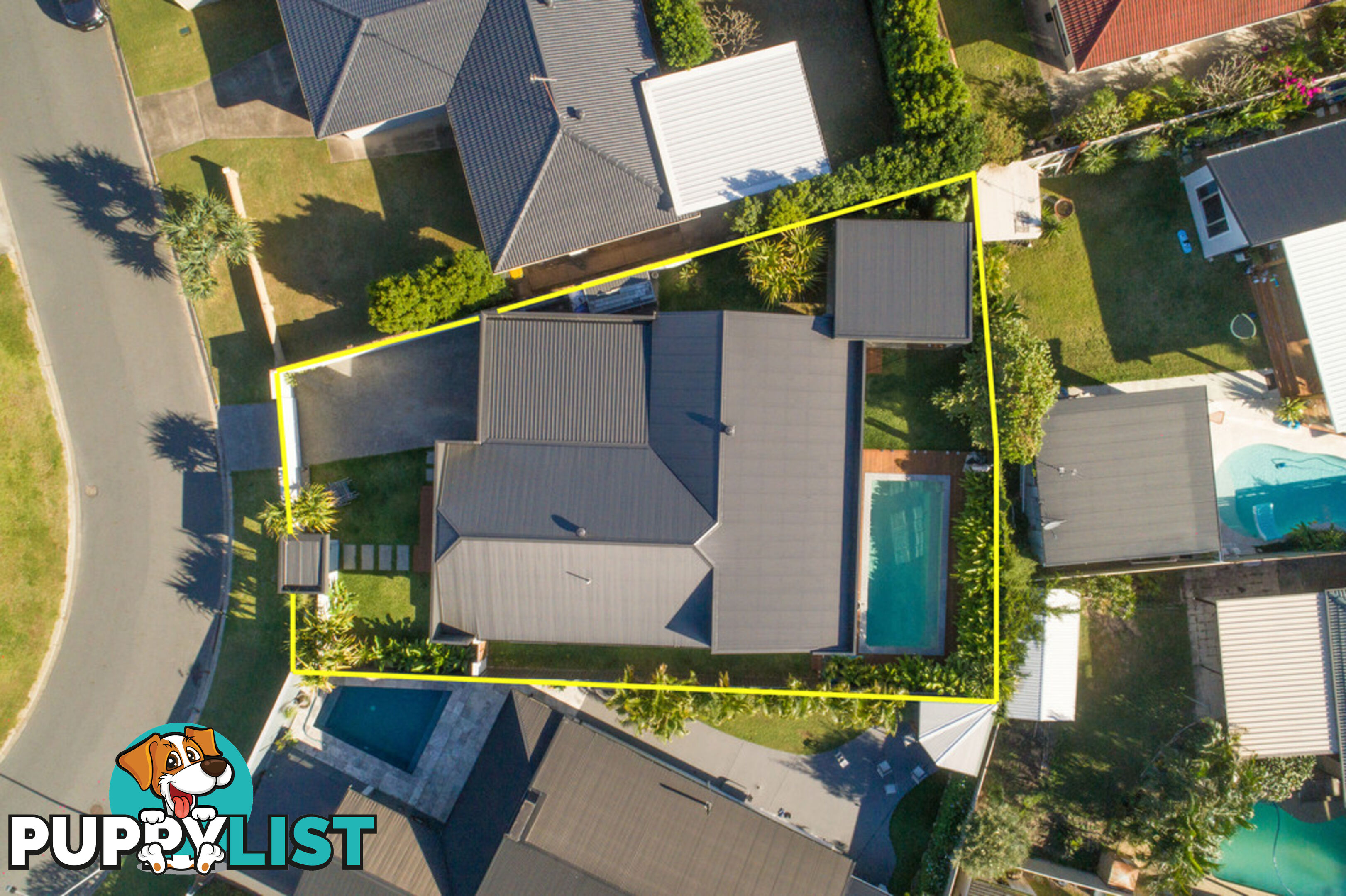 32 Fairsky Avenue MERMAID WATERS QLD 4218