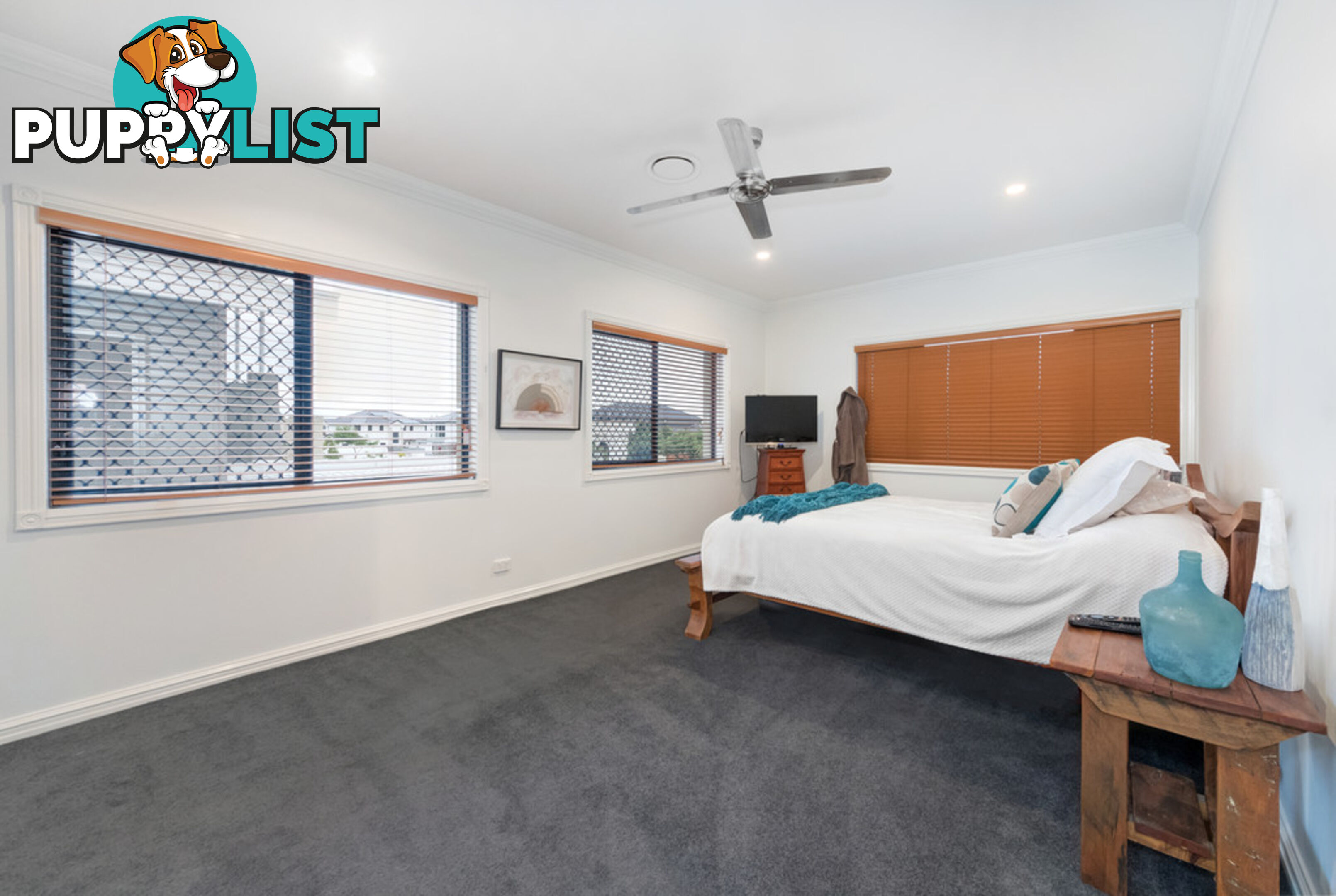 112 Sir Bruce Small Blvd BENOWA WATERS QLD 4217