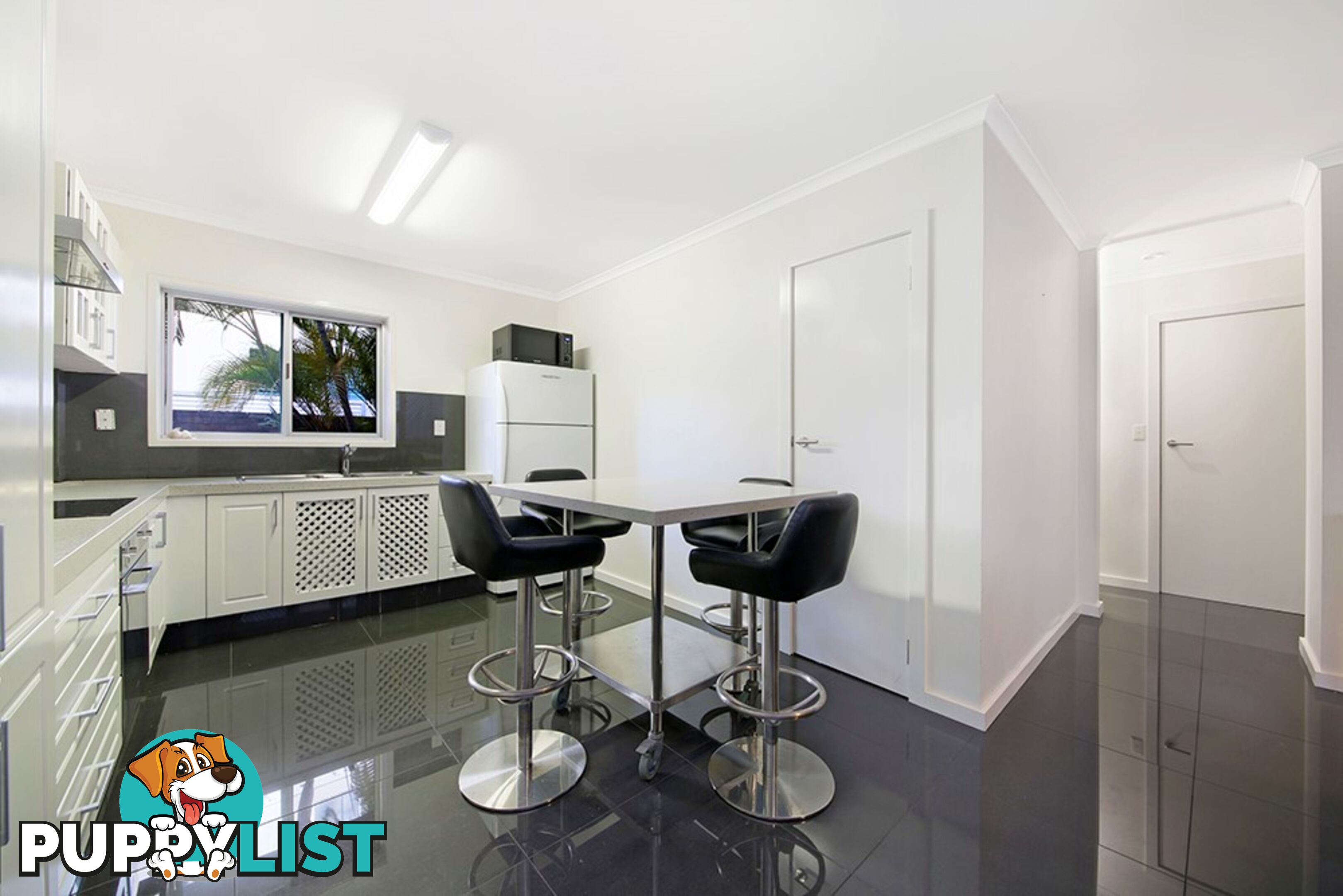 1/125 Old Burleigh Road BROADBEACH QLD 4218