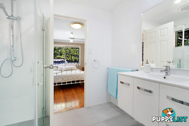 4 Parakeet Place BURLEIGH WATERS QLD 4220