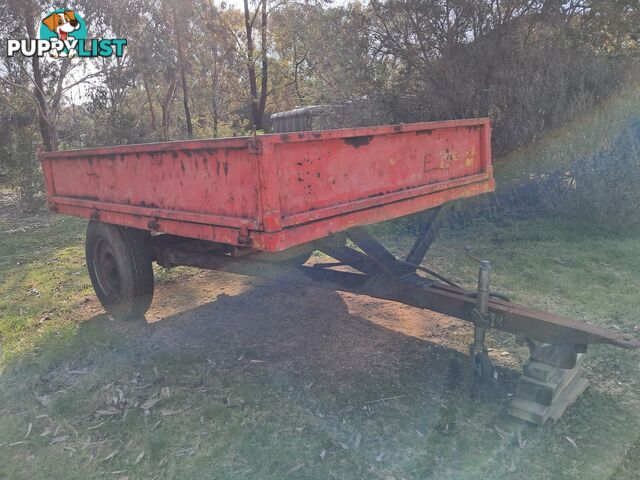 Tipping trailer - hydraulic