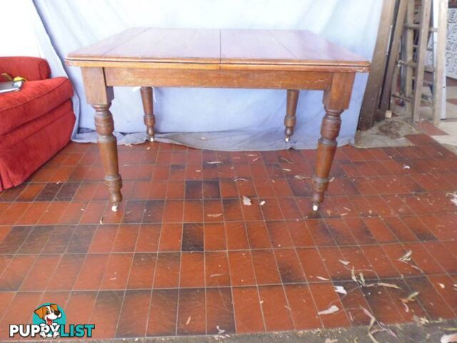 Table Small Victorian Dining Table Turned legs 369408