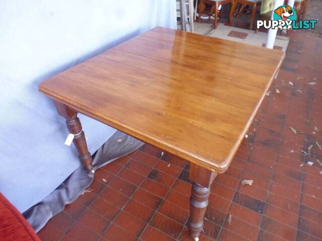 Table Small Victorian Dining Table Turned legs 369408