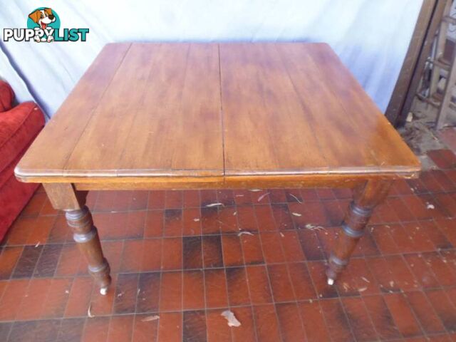 Table Small Victorian Dining Table Turned legs 369408