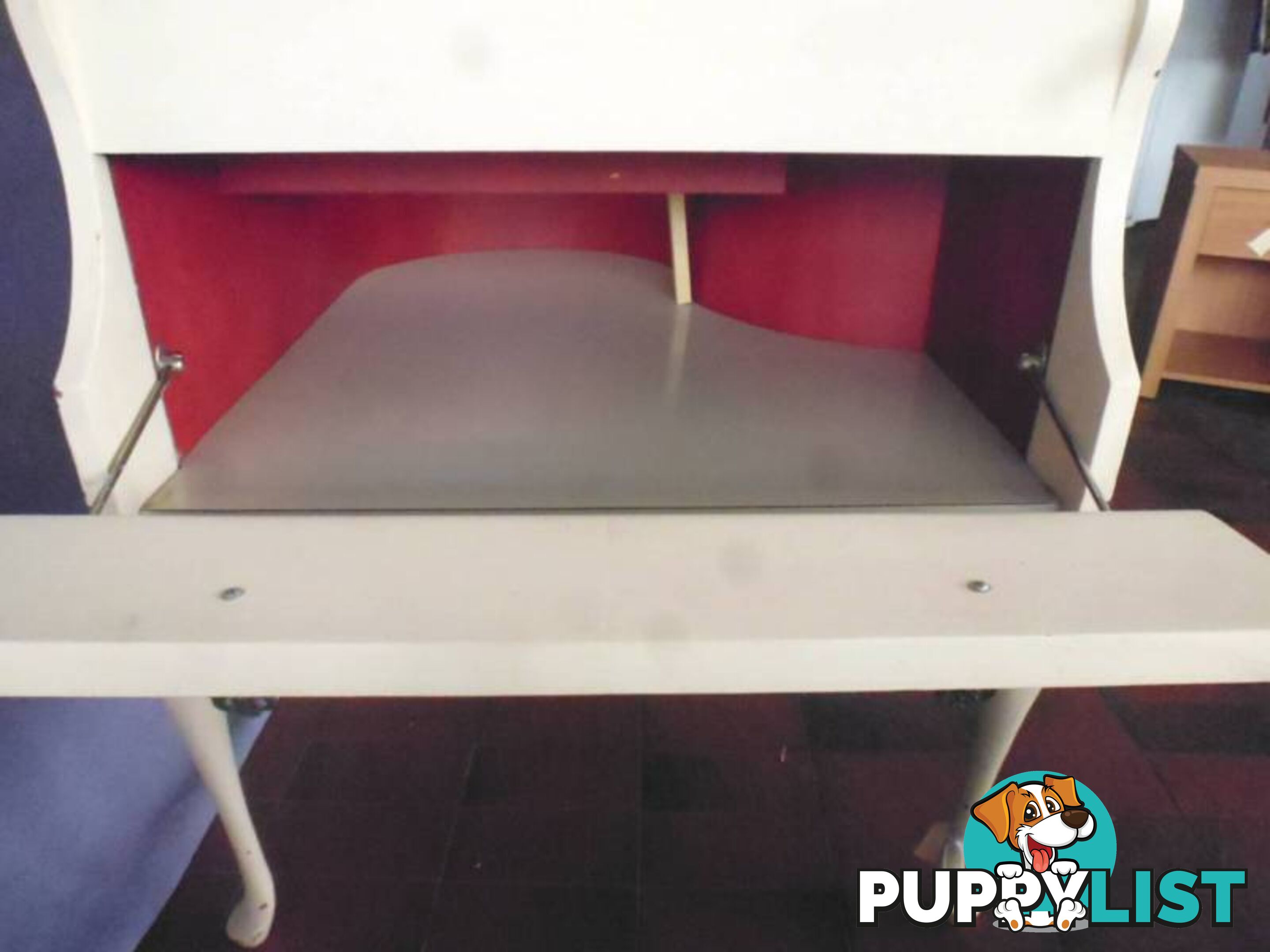 Piano-Shaped Bar, 369991