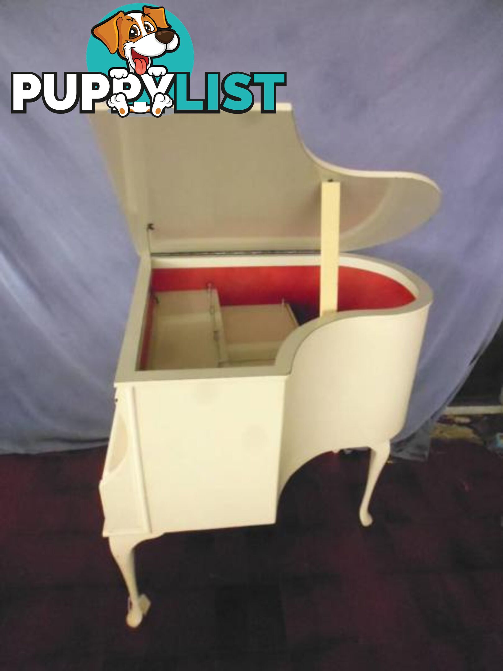 Piano-Shaped Bar, 369991