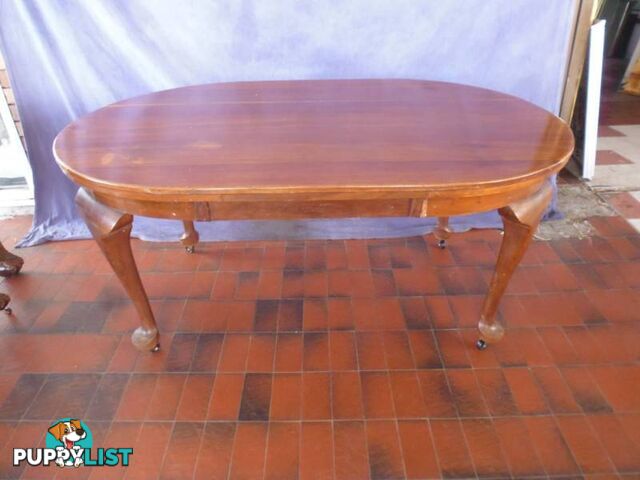 Table, Oval, Cabriole legs, 365740