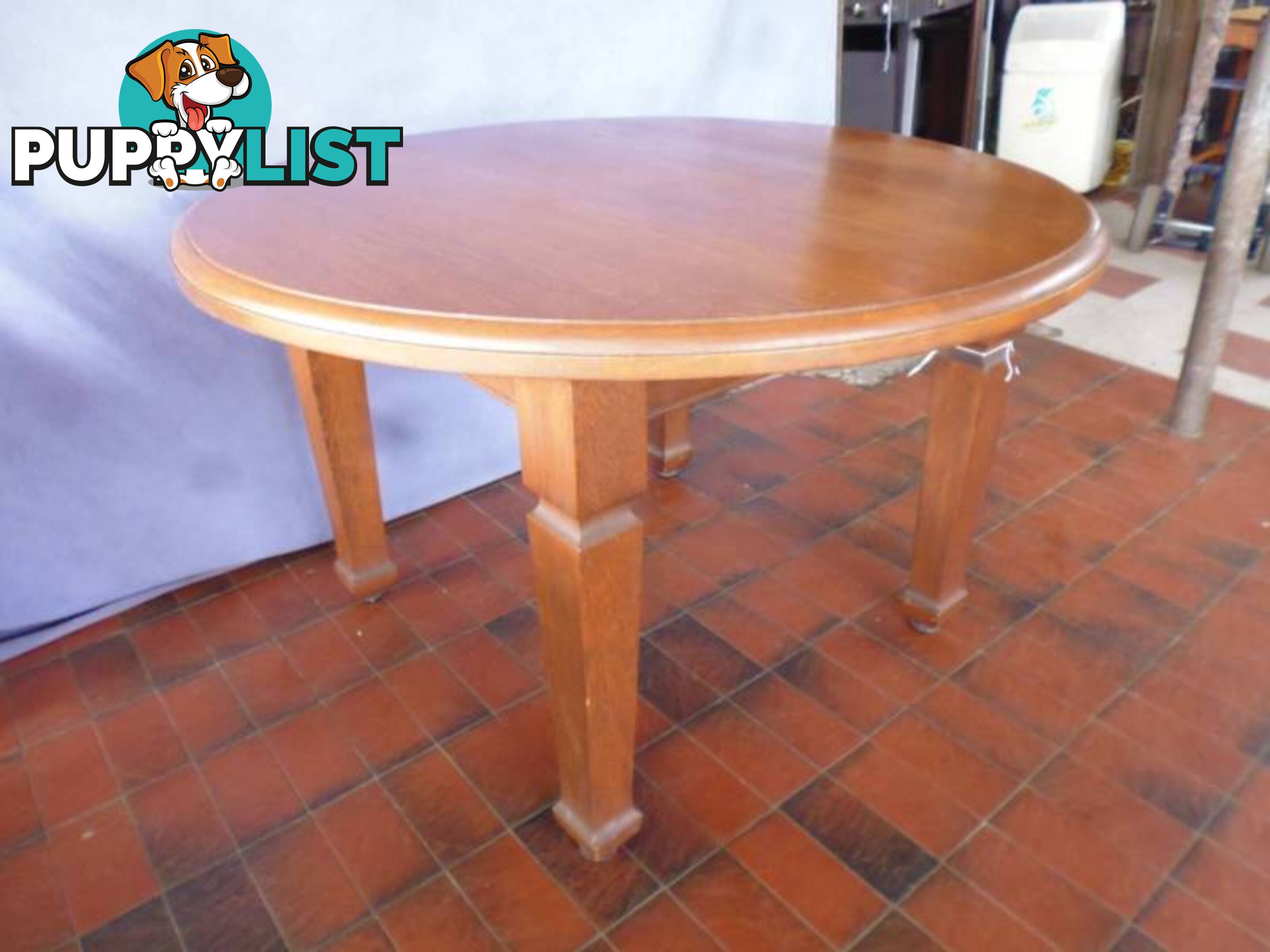 Table, Round, 4 Legs, 367713