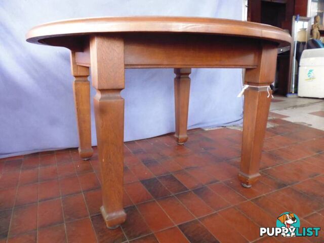 Table, Round, 4 Legs, 367713