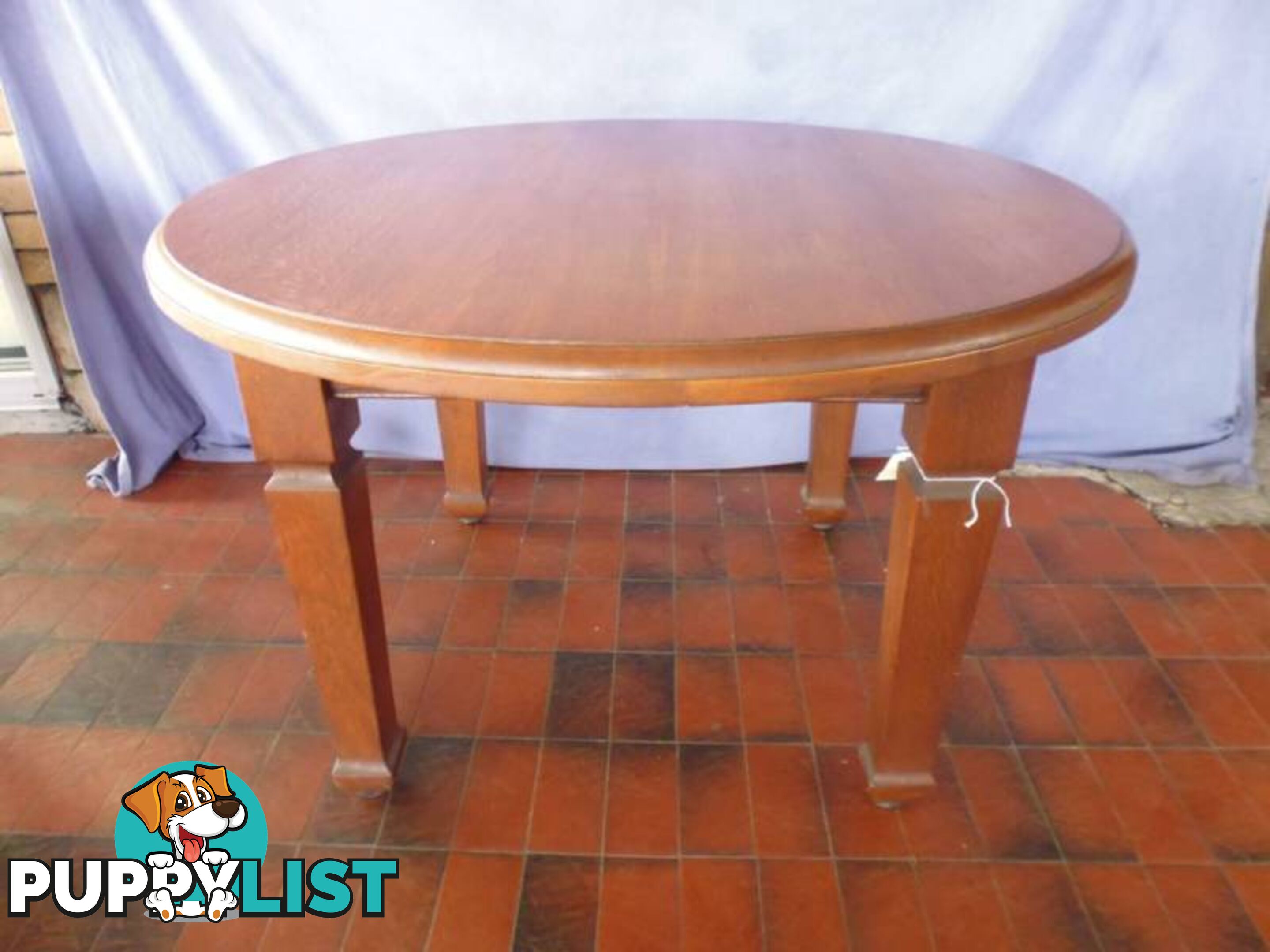 Table, Round, 4 Legs, 367713