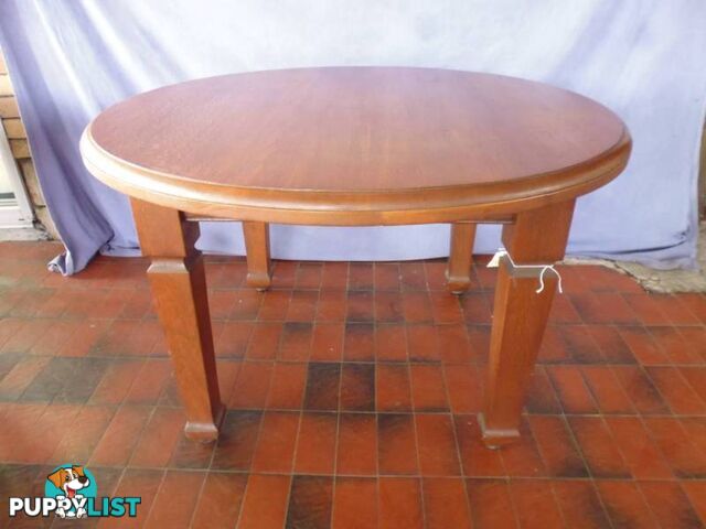 Table, Round, 4 Legs, 367713