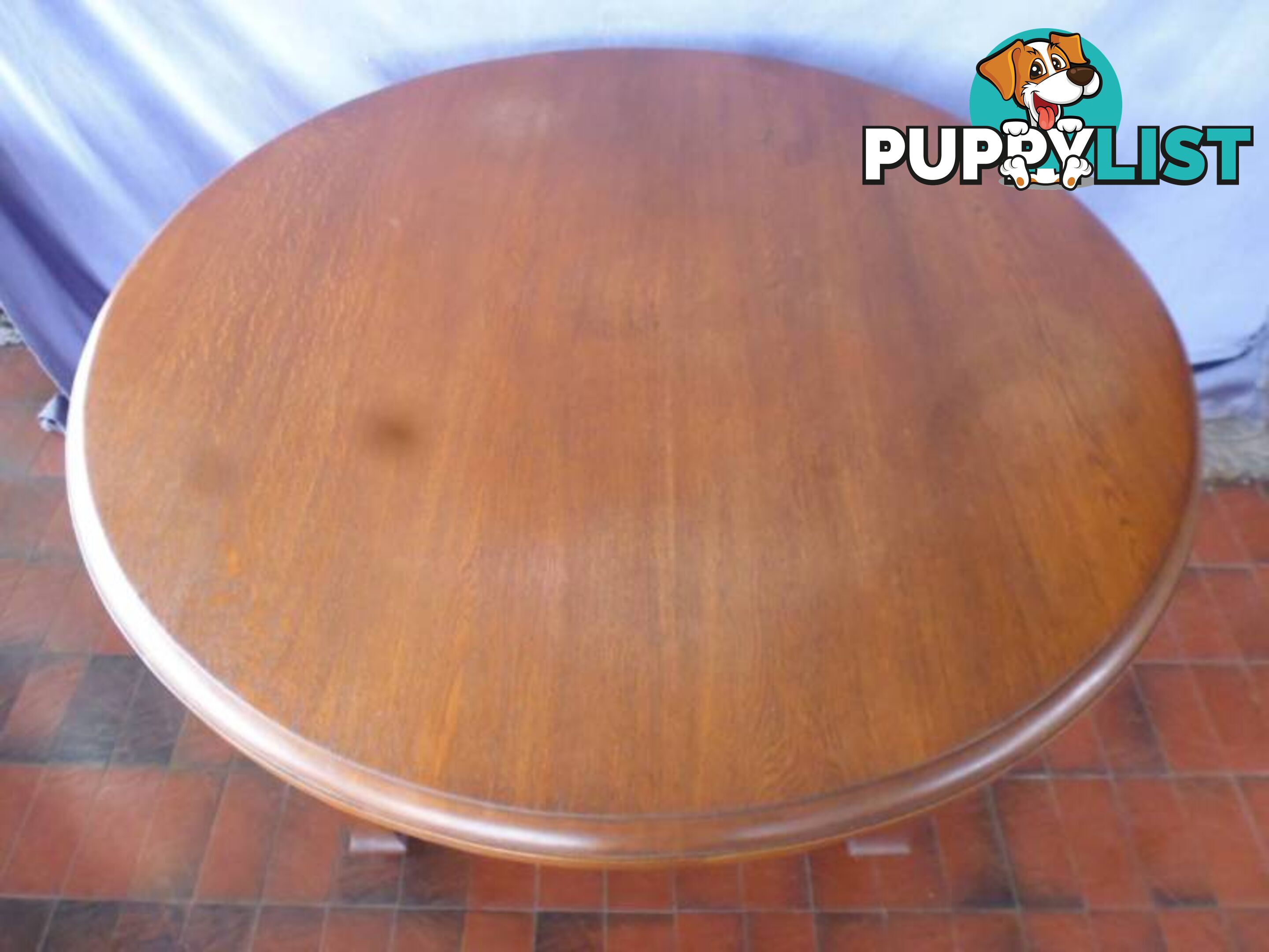 Table, Round, 4 Legs, 367713