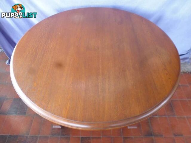 Table, Round, 4 Legs, 367713