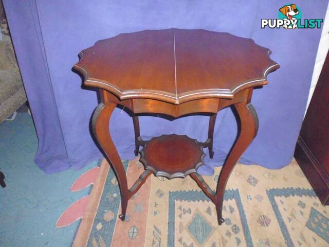 Lamp Table, Scalloped Edge, 363804