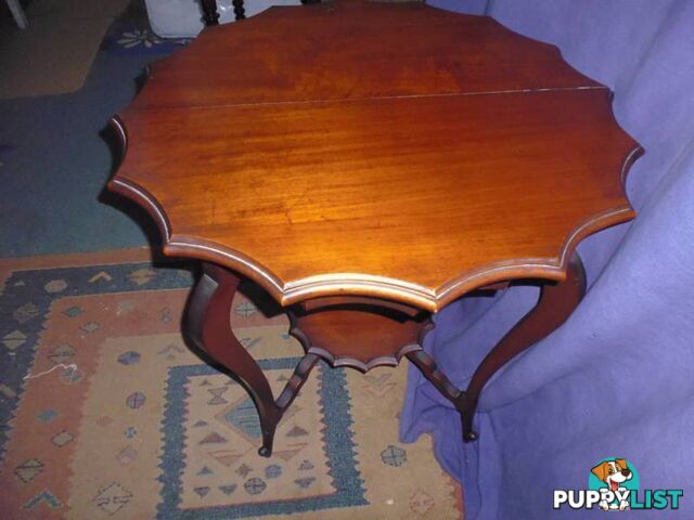 Lamp Table, Scalloped Edge, 363804