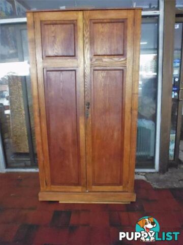 Oak 2 Door Linen Press, 370074