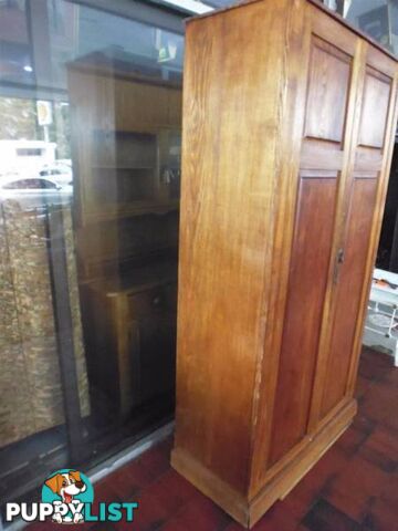 Oak 2 Door Linen Press, 370074