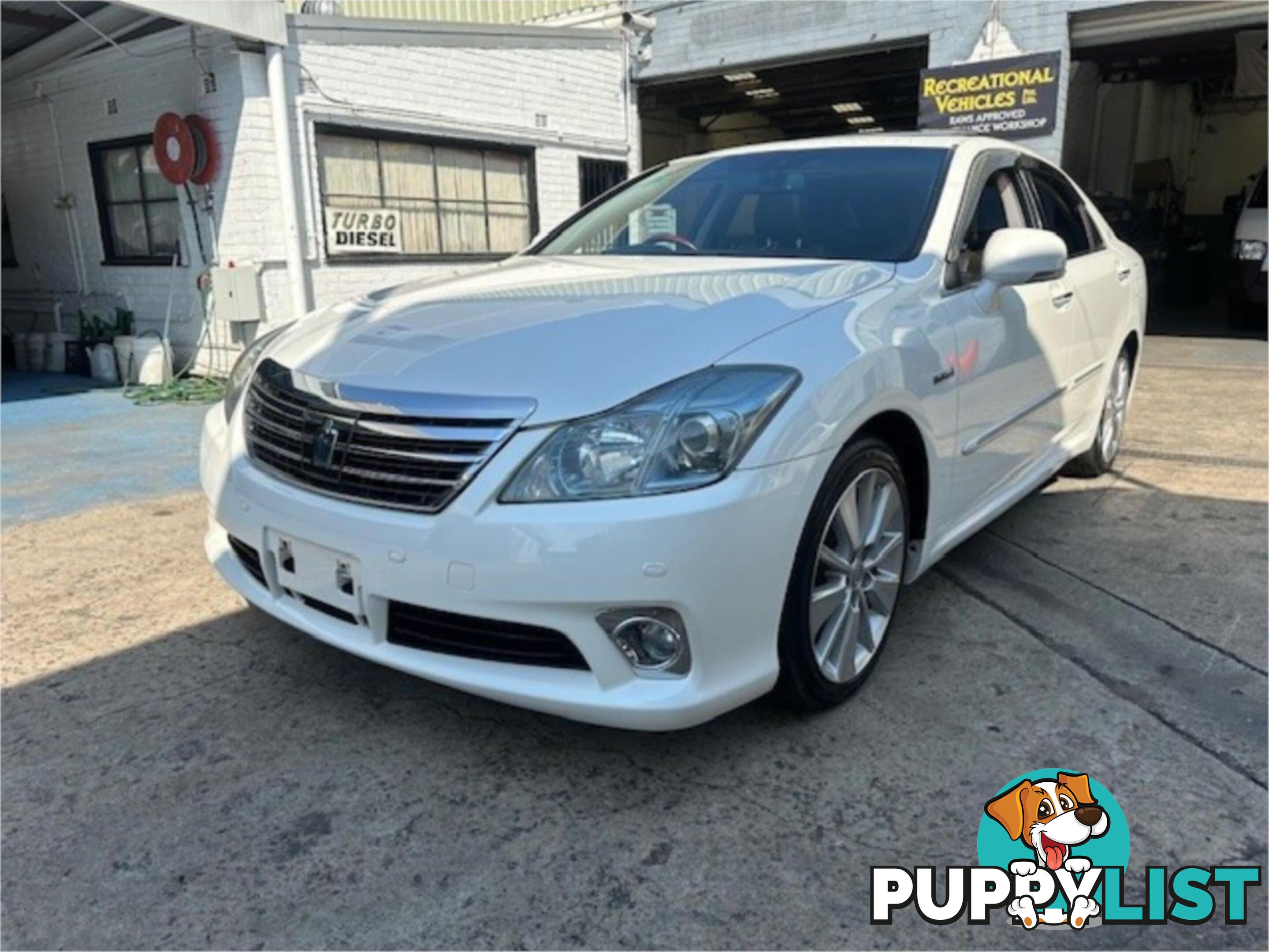 2010 TOYOTA CROWN HYBRIDGPACKAGE GWS204 4D SEDAN