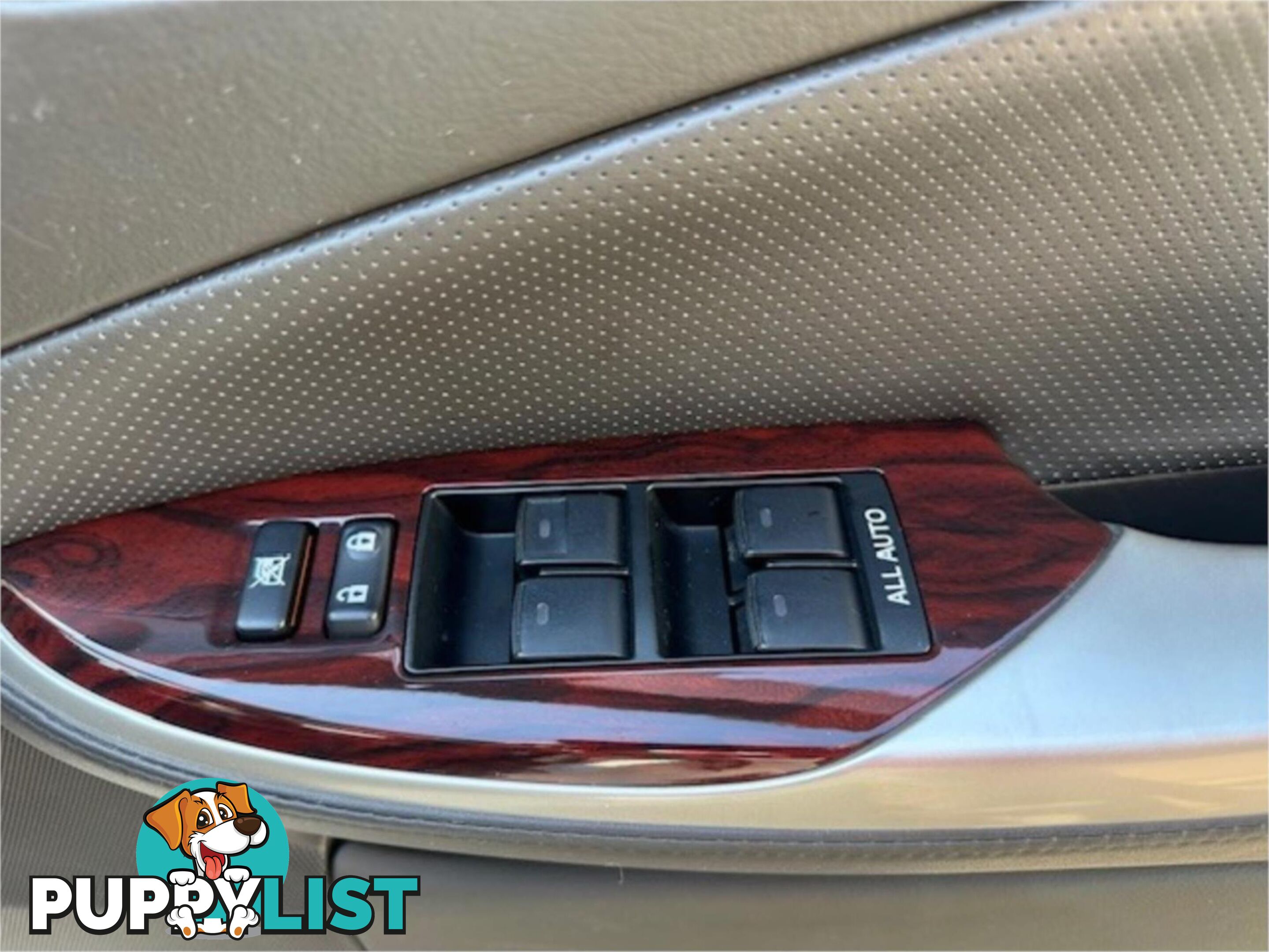 2010 TOYOTA CROWN HYBRIDGPACKAGE GWS204 4D SEDAN