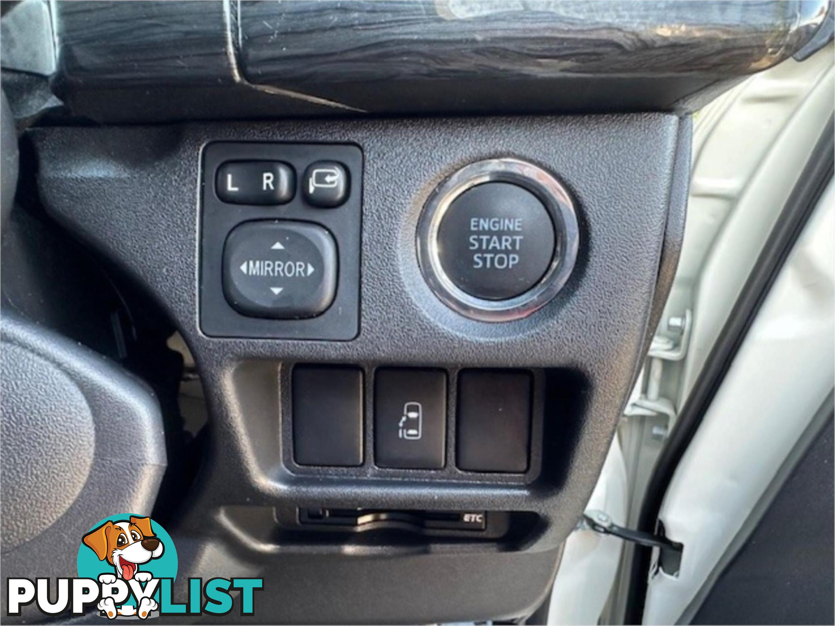 2015 TOYOTA HIACE COMMUTER KDH223RMY15 BUS