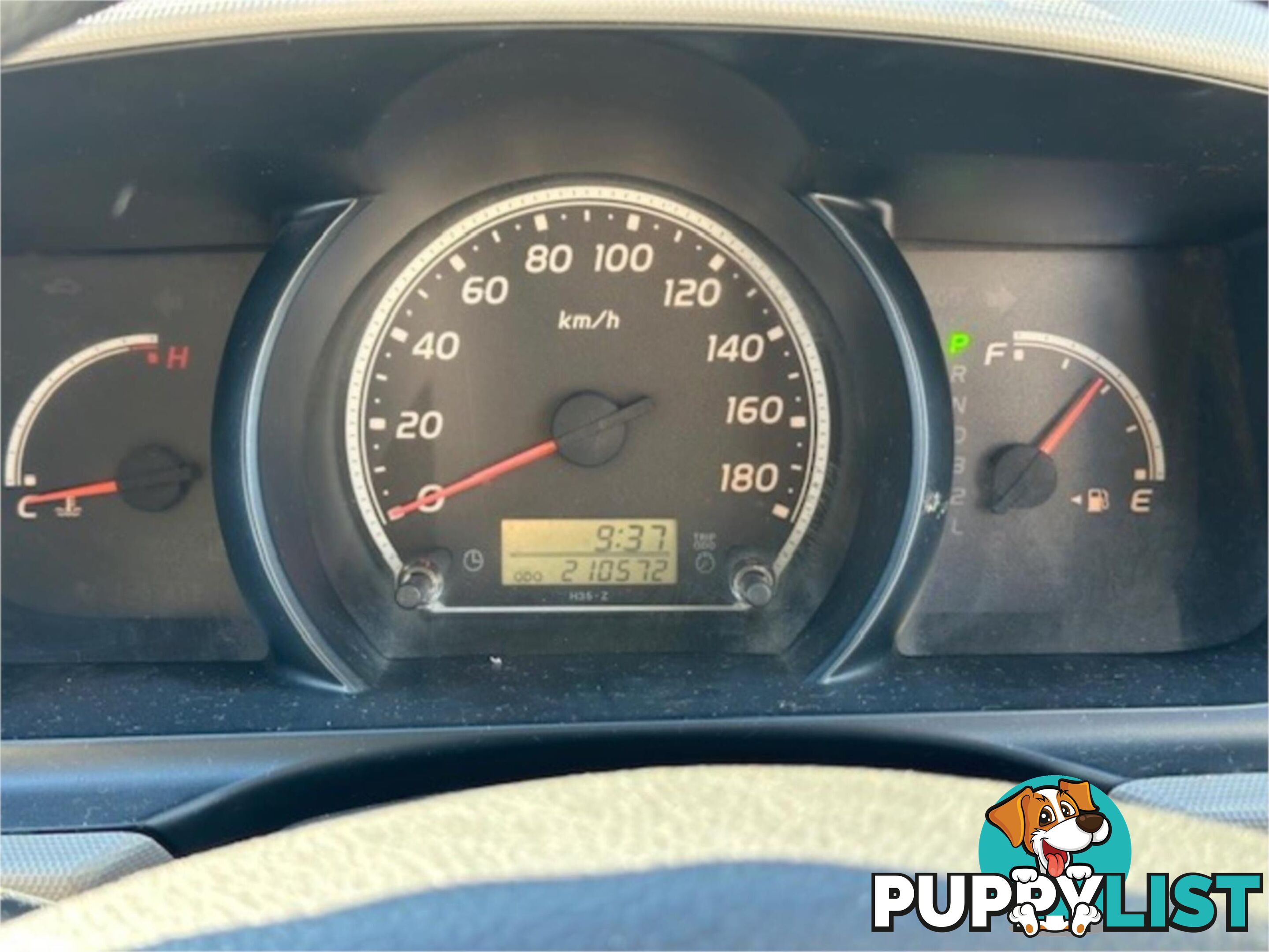 2011 TOYOTA HIACE  KDH206RMY11 5D VAN