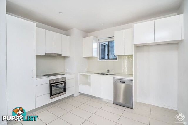 13/2 Emily Way Varsity Lakes QLD 4227