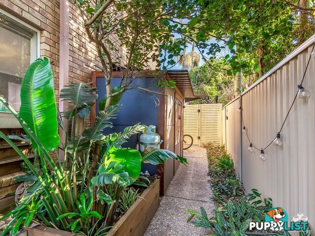 5/6 Harley Street Labrador QLD 4215