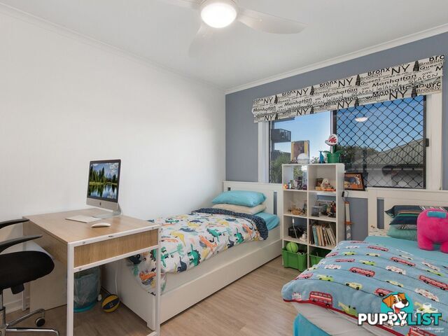 5/6 Harley Street Labrador QLD 4215