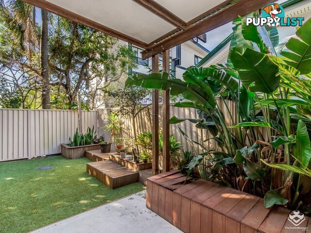 5/6 Harley Street Labrador QLD 4215