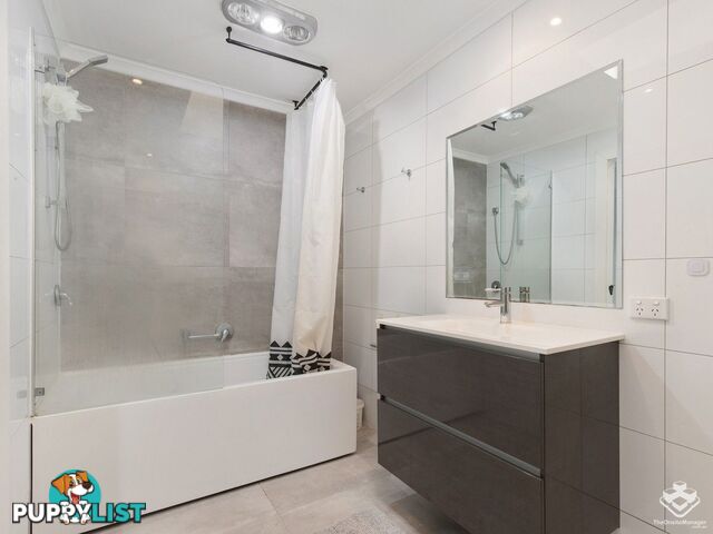 5/6 Harley Street Labrador QLD 4215