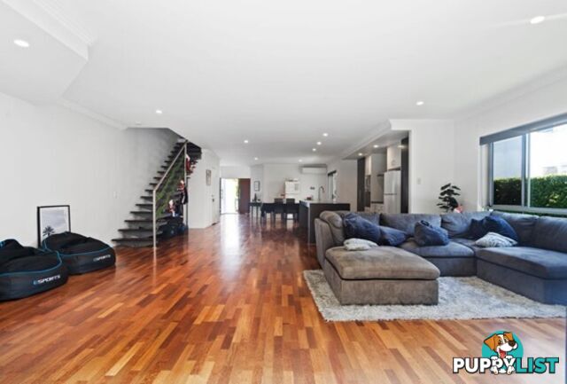 131 Falconer Street Southport QLD 4215