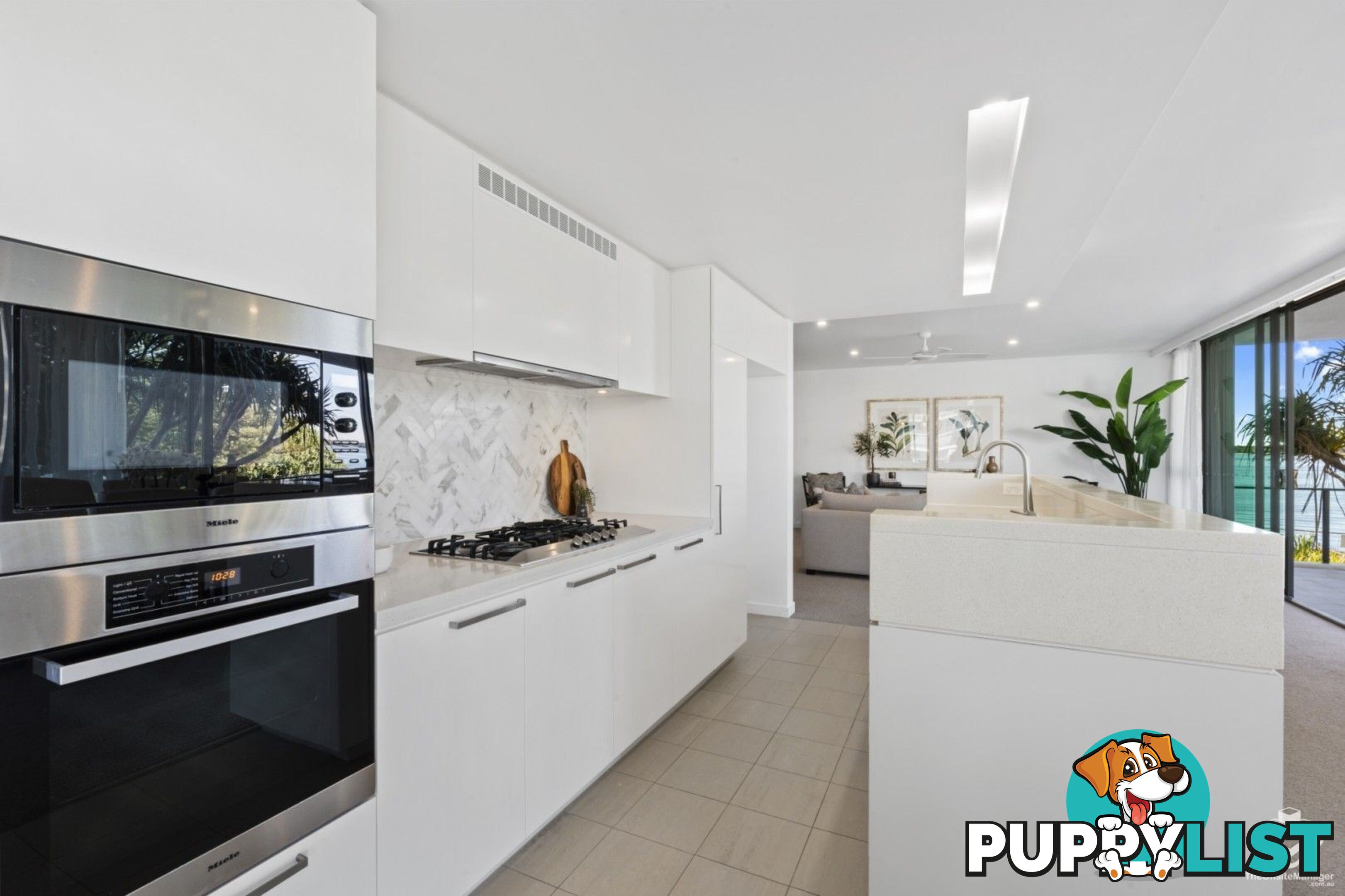 ID:21152392 323 Bayview Street Hollywell QLD 4216
