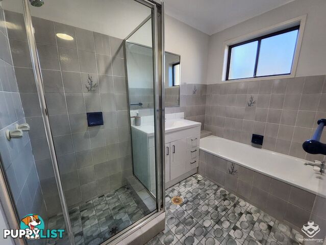 2/11 Corunna Crescent Ashmore QLD 4214