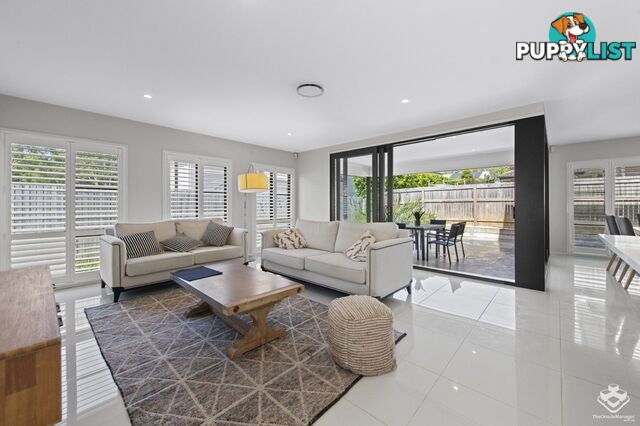 15 Mizen Place Holland Park West QLD 4121