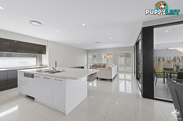 15 Mizen Place Holland Park West QLD 4121