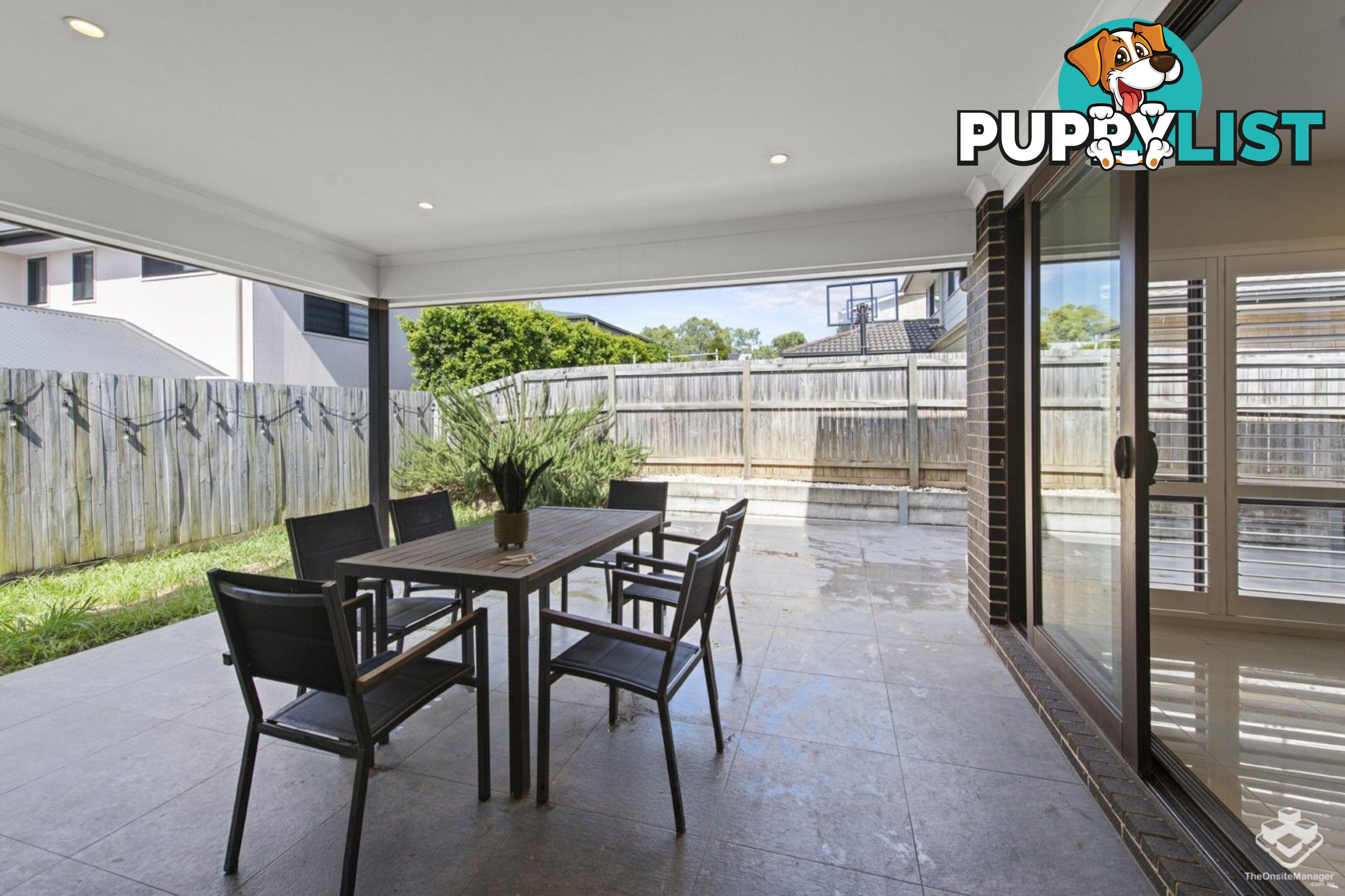 15 Mizen Place Holland Park West QLD 4121