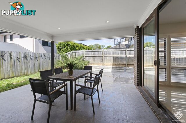 15 Mizen Place Holland Park West QLD 4121