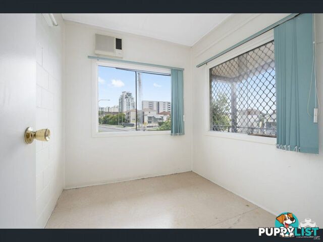 92 Frank Street Labrador QLD 4215