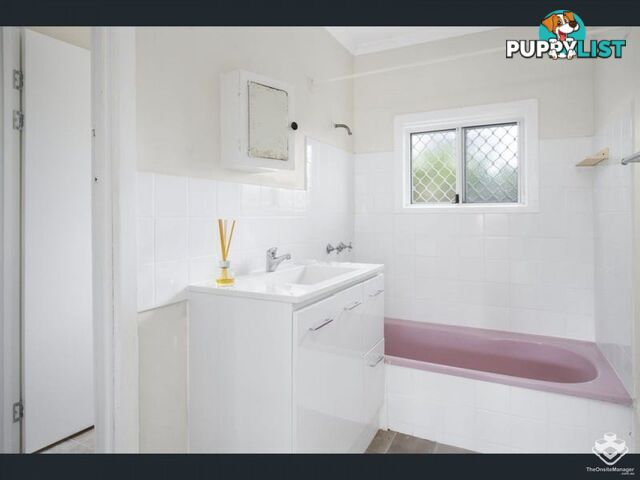92 Frank Street Labrador QLD 4215