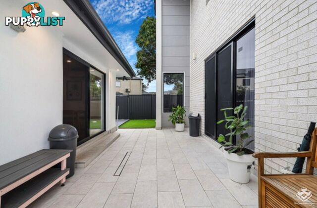 2 Nevenia Street Labrador QLD 4215