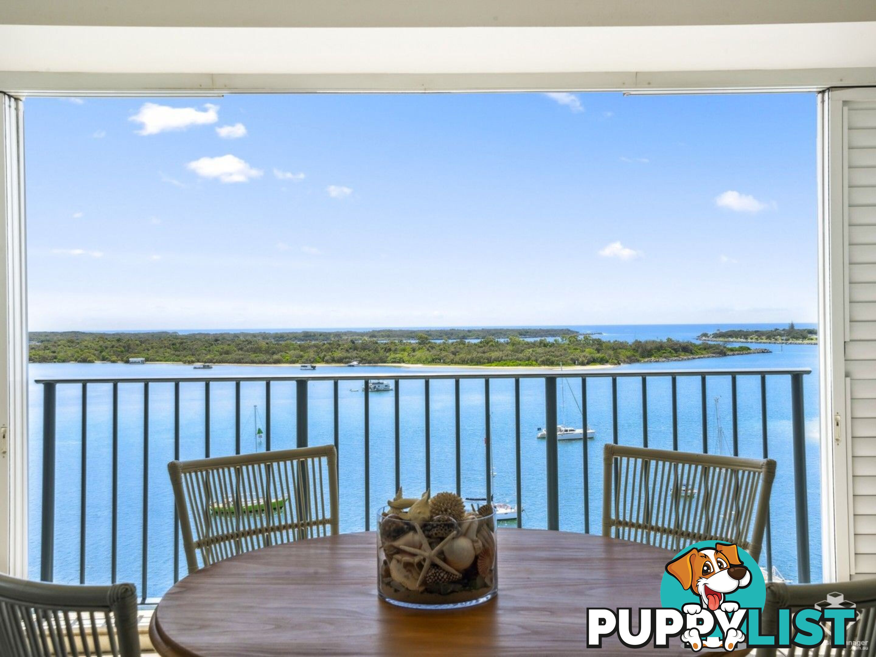 ID:21155922 326 Marine Parade Labrador QLD 4215